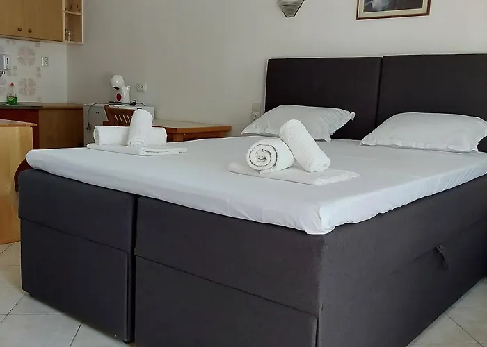 Anna Maria Hotel *